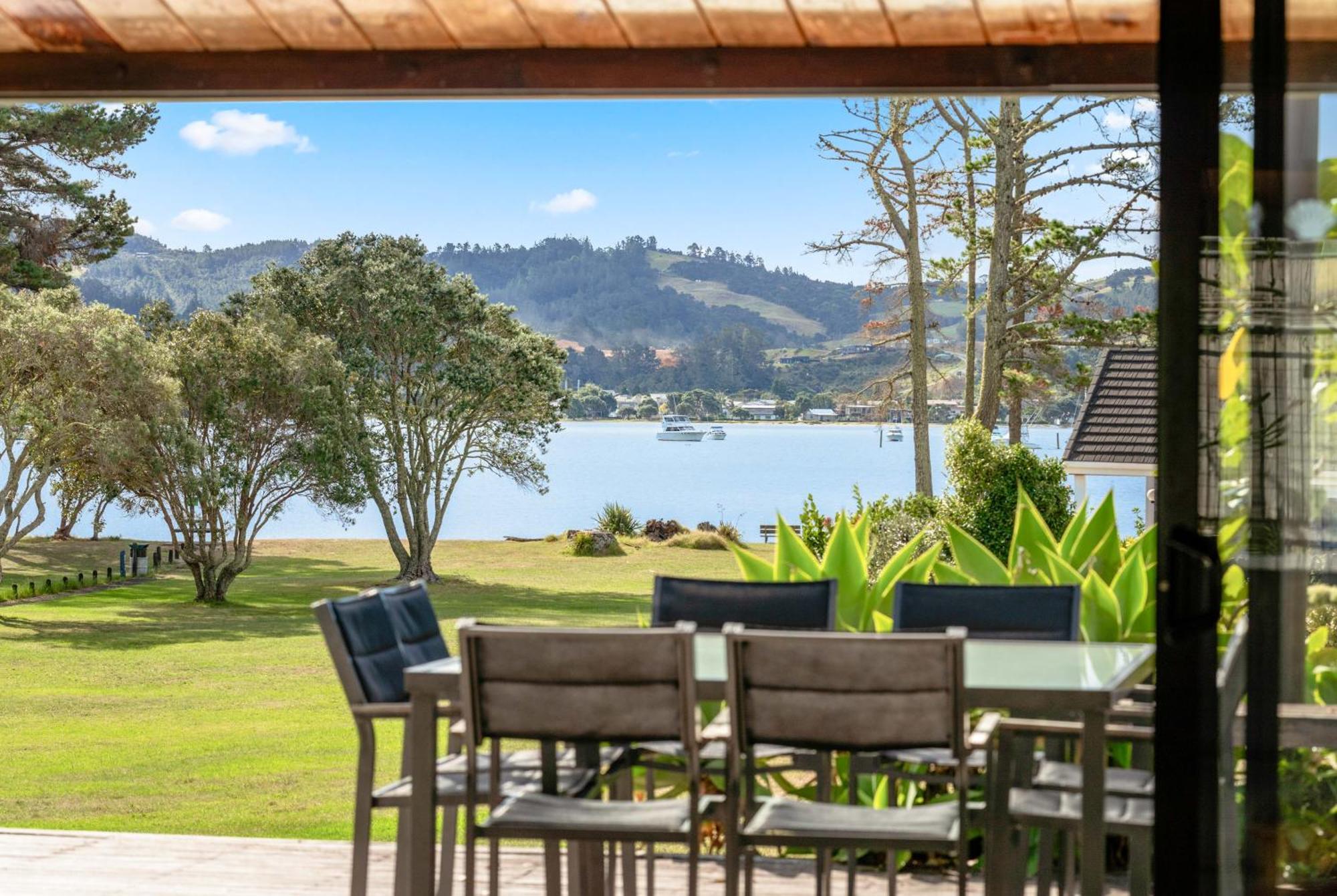 Pauanui Beach House Suntrap Екстериор снимка