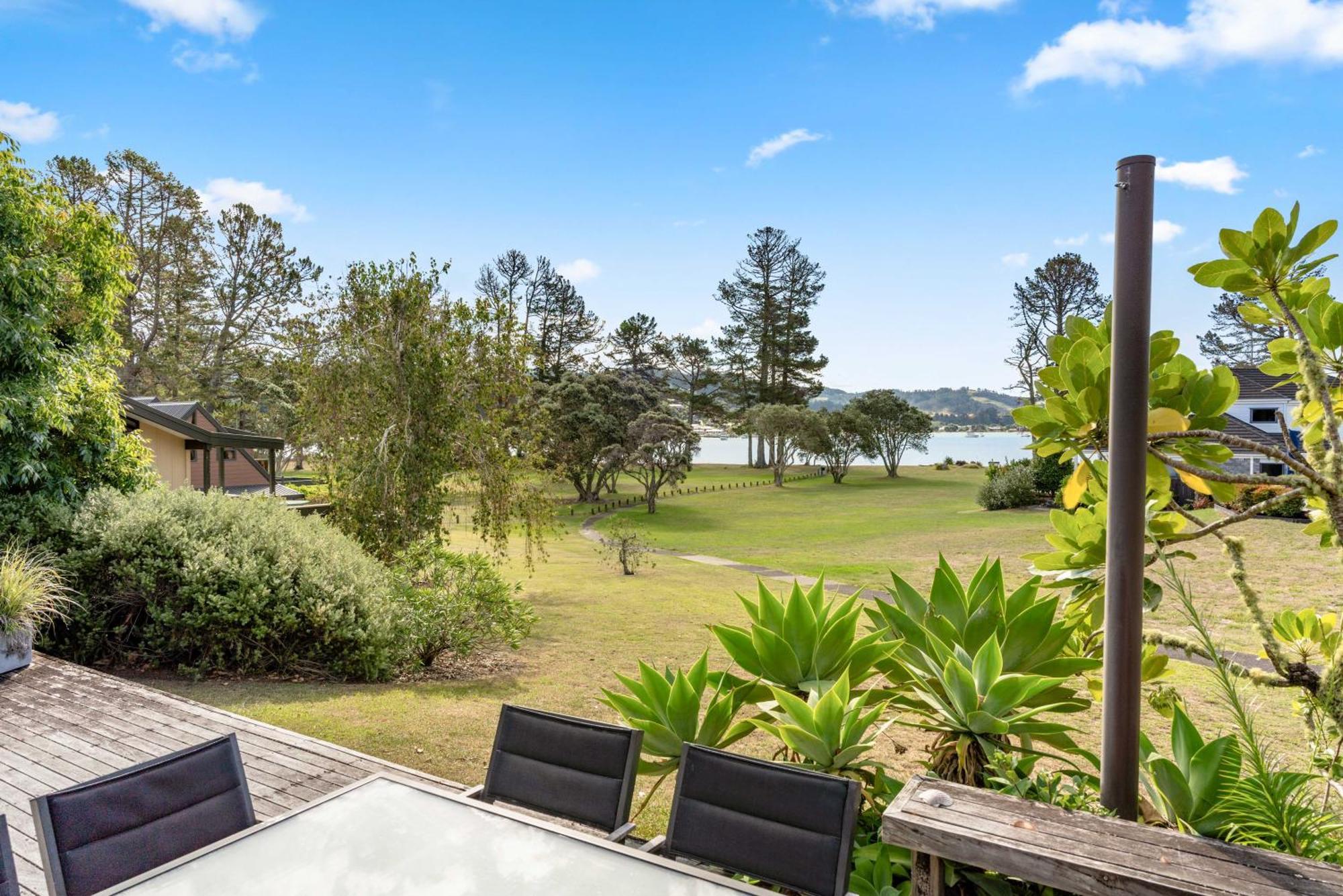 Pauanui Beach House Suntrap Екстериор снимка