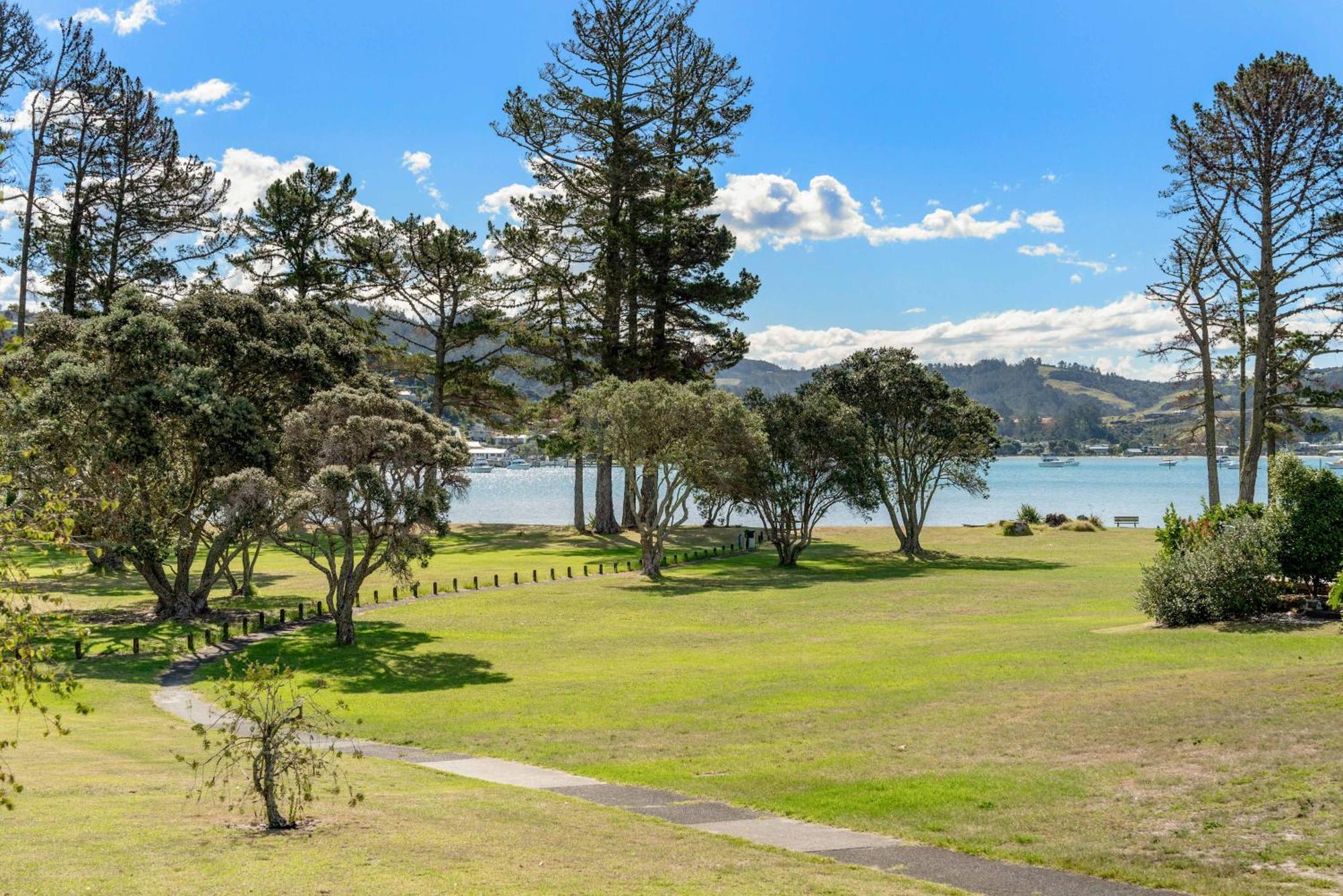 Pauanui Beach House Suntrap Екстериор снимка