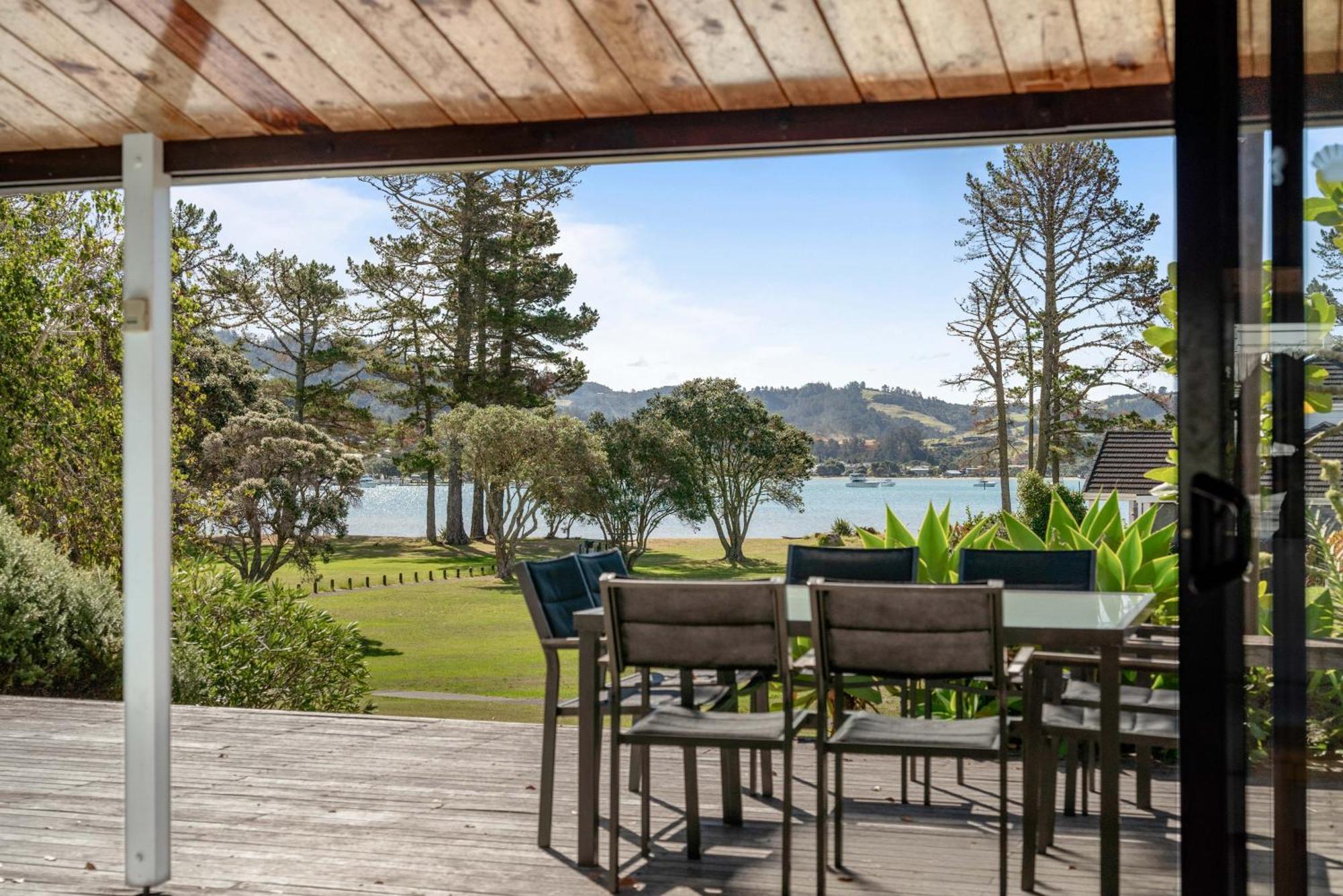 Pauanui Beach House Suntrap Екстериор снимка