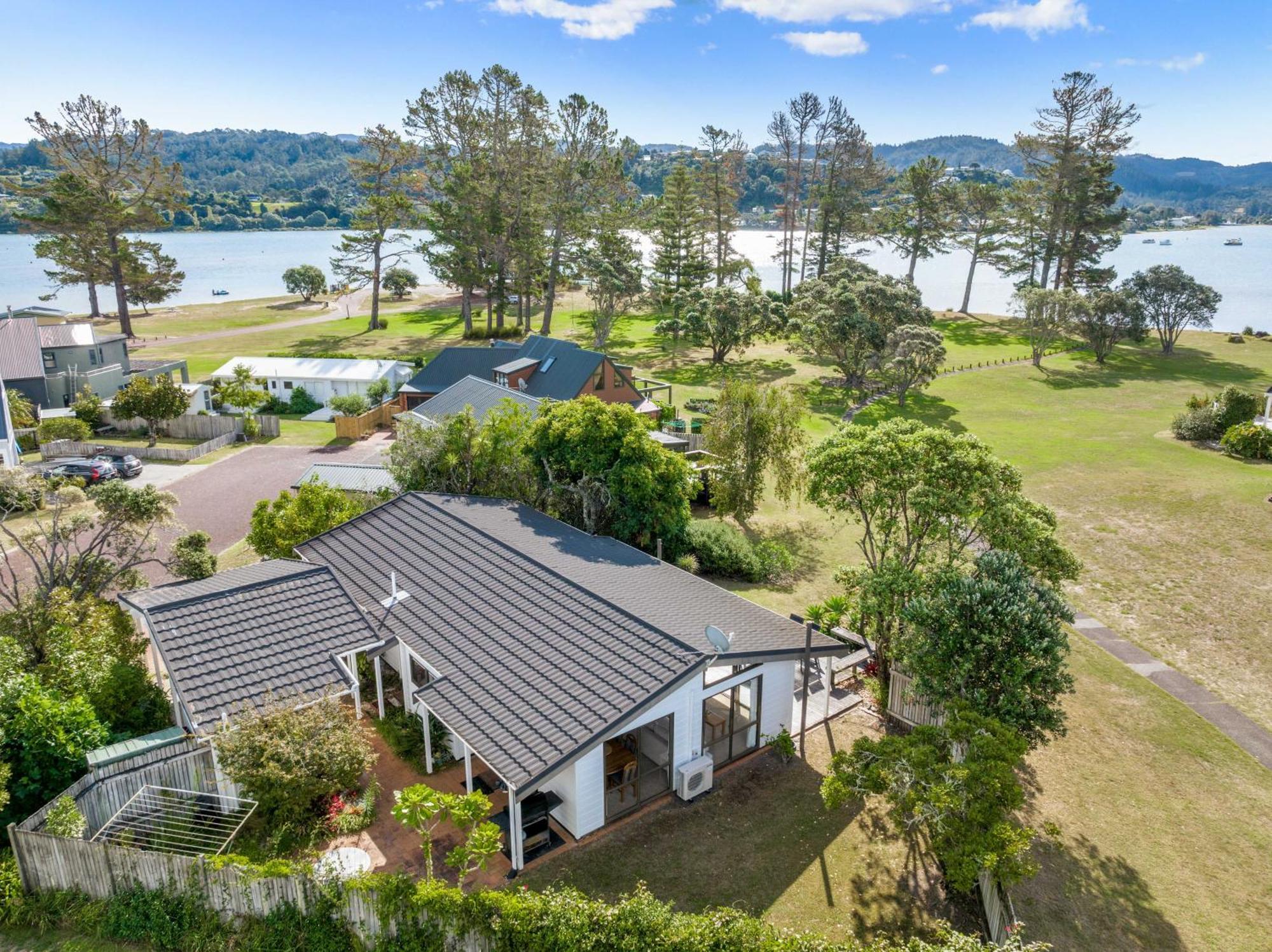 Pauanui Beach House Suntrap Екстериор снимка