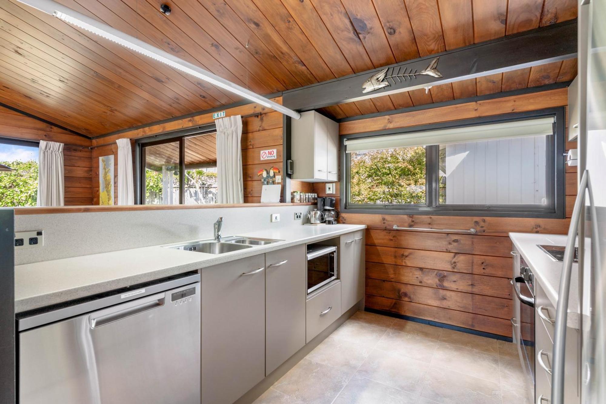 Pauanui Beach House Suntrap Екстериор снимка