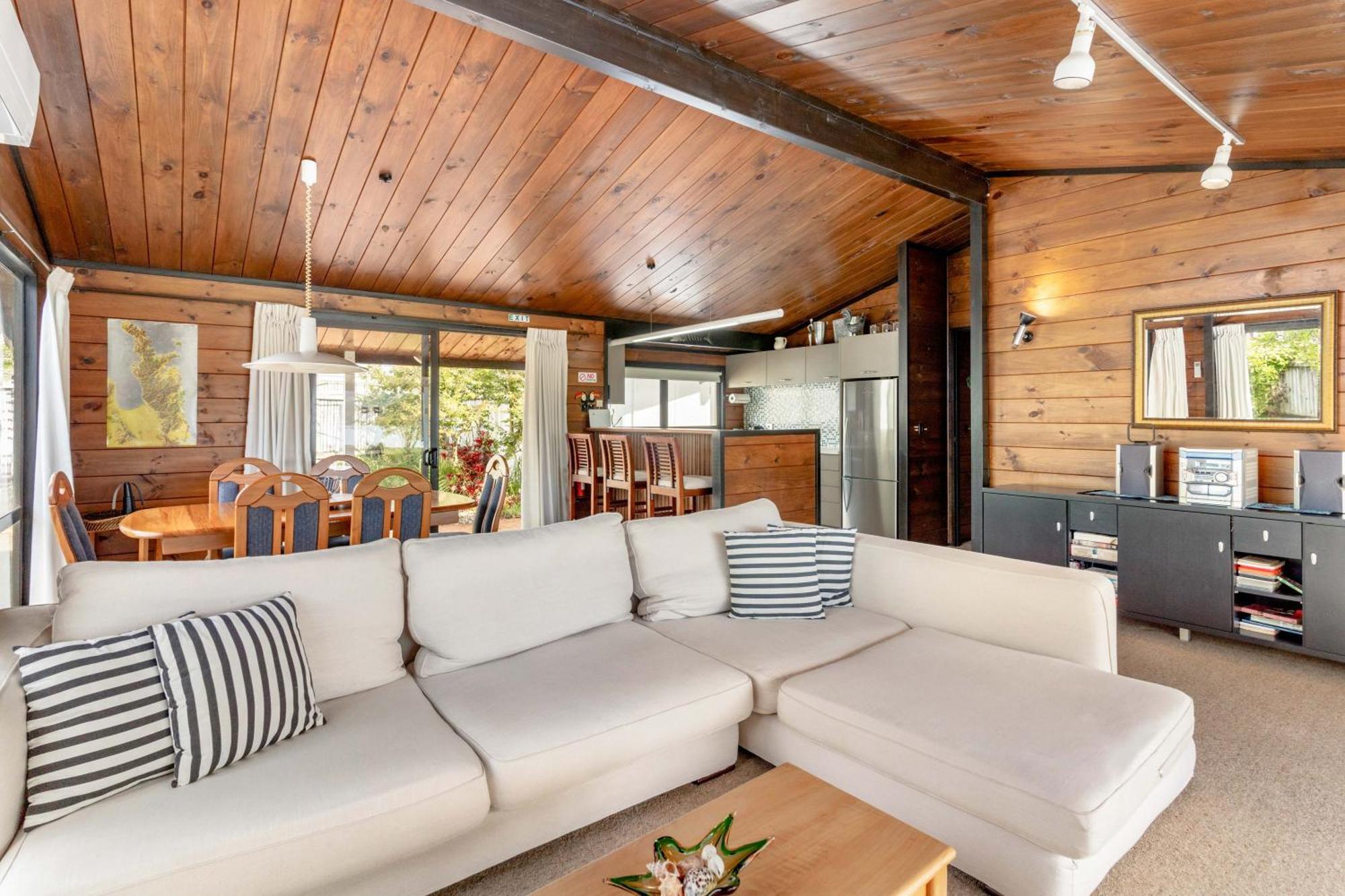 Pauanui Beach House Suntrap Екстериор снимка